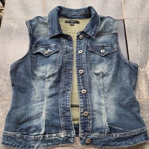 Le Chateau Jean Vest